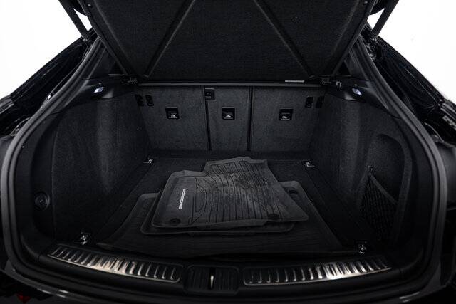 2024 Macan picture #25