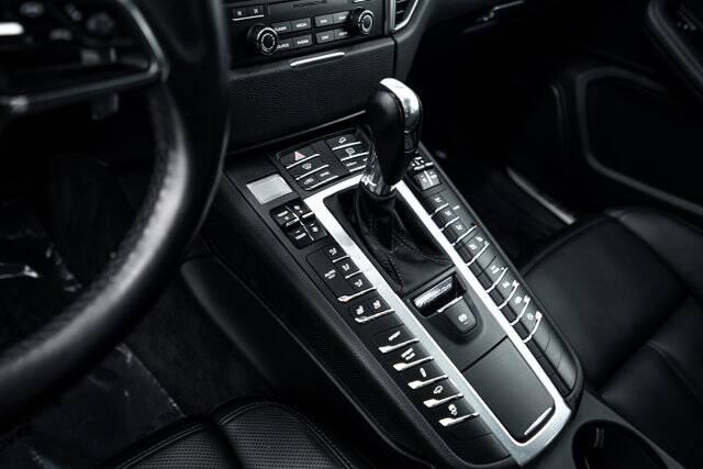 2018 Macan GTS picture #14