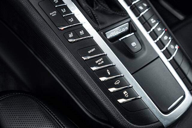 2018 Macan GTS picture #15