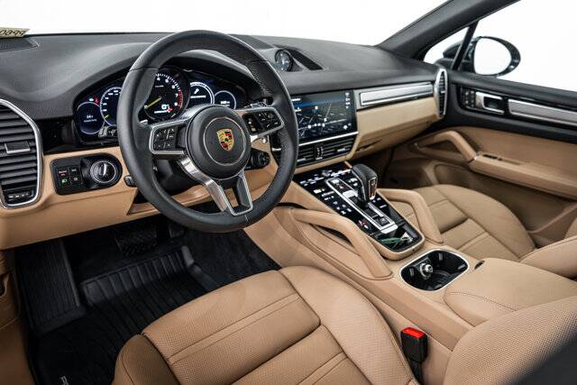 2023 Cayenne Platinum Edition E-Hybrid picture #4