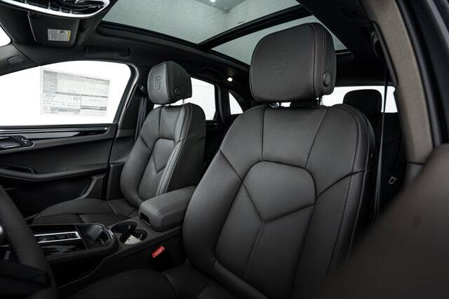 2026 Macan picture #19