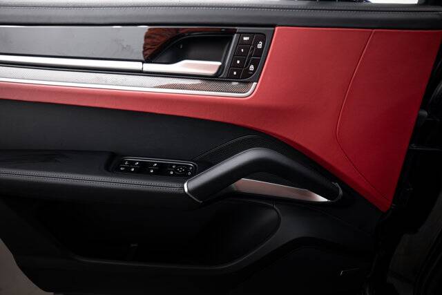 2026 Cayenne Turbo E-Hybrid picture #18