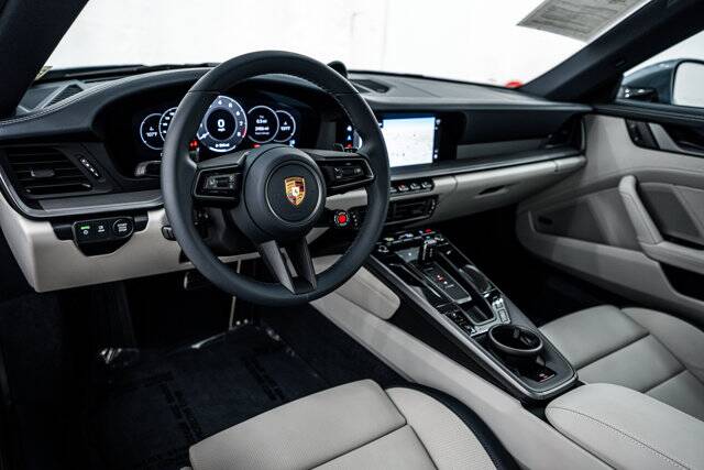 2025 911 Carrera picture #4