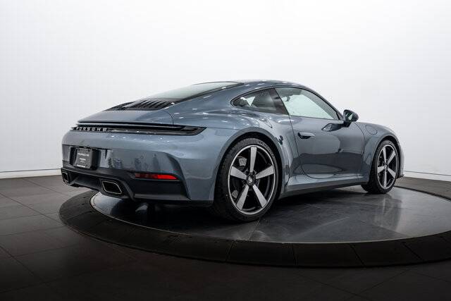 2025 911 Carrera picture #7