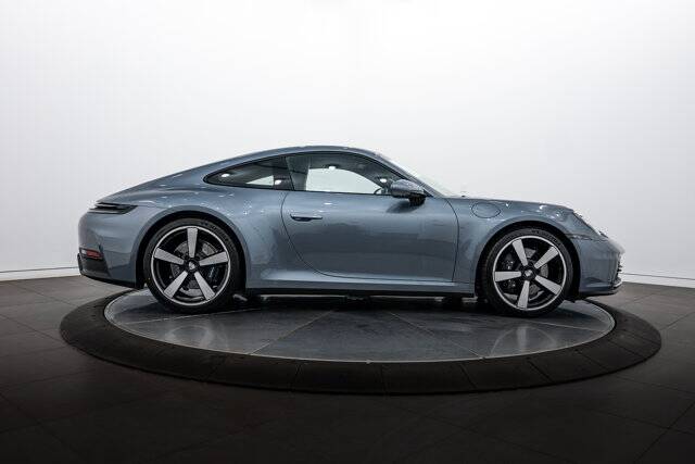 2025 911 Carrera picture #8