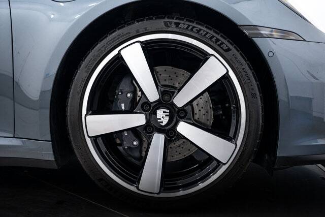 2025 911 Carrera picture #11