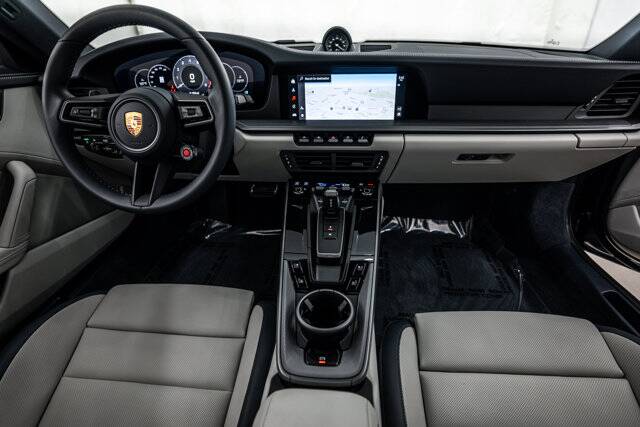 2025 911 Carrera picture #13