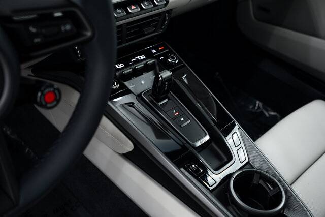 2025 911 Carrera picture #15