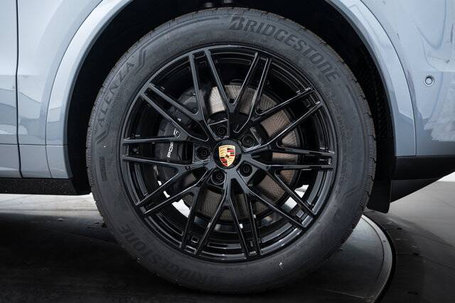 2025 Cayenne picture #11