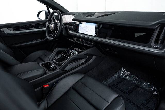 2025 Cayenne picture #12