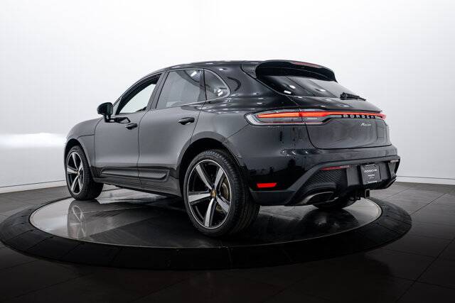 2025 Macan picture #3