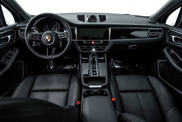 2025 Macan picture #13