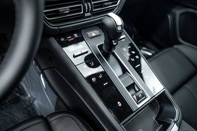 2025 Macan picture #14
