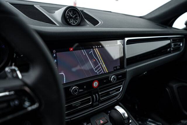 2025 Macan picture #15