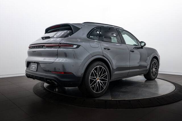 2025 Cayenne picture #7