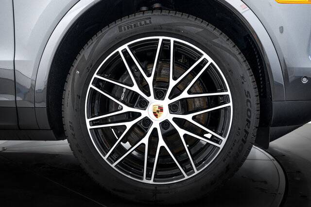 2025 Cayenne picture #11