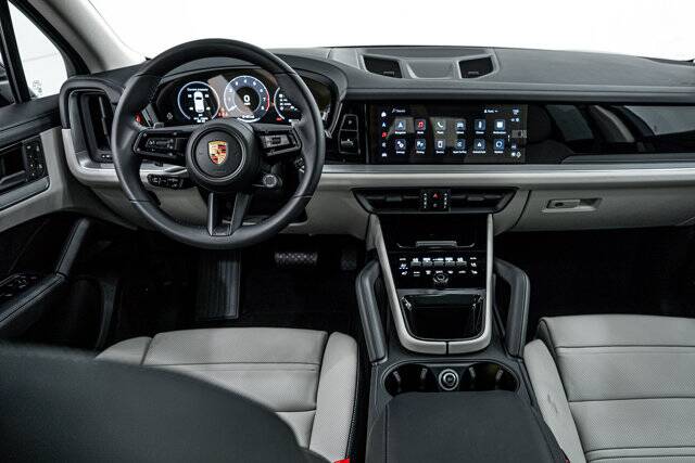 2025 Cayenne picture #13
