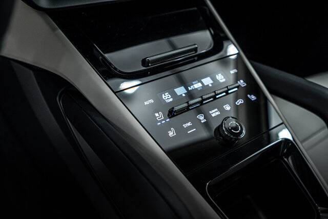 2025 Cayenne picture #15