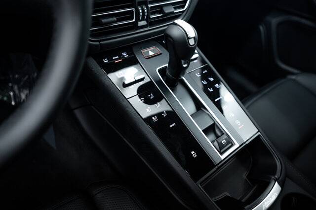 2025 Macan picture #15