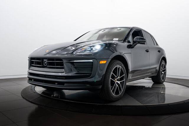 2022 Macan picture #1