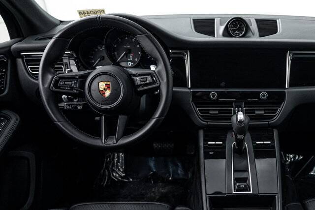 2022 Macan picture #13