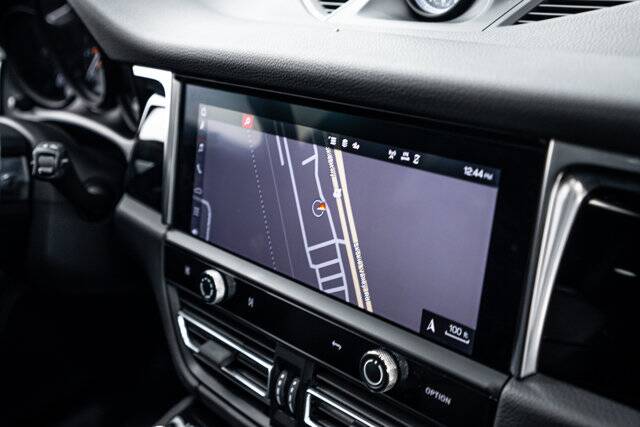 2022 Macan picture #15