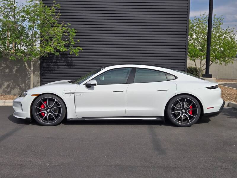 2025 Taycan 4S picture #2