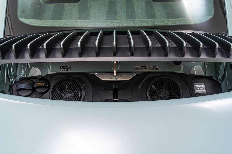 2025 911 Carrera -SportDesign Package, Sport Exhaust, Premium Package picture #4