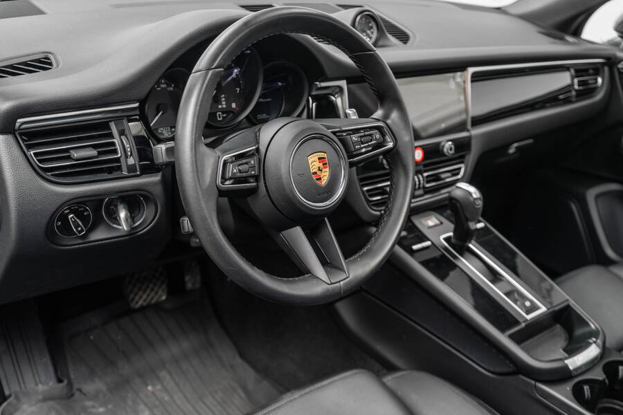 2023 Macan -Premium Package Plus, One Owner picture #5