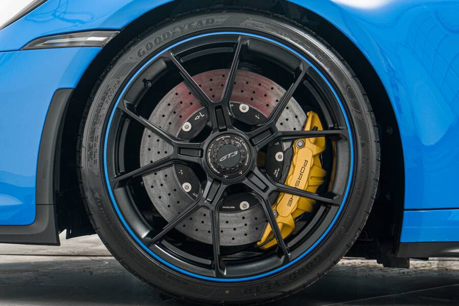 2022 911 GT3 -Carbon Buckets, Blue Stitching And Belts picture #2