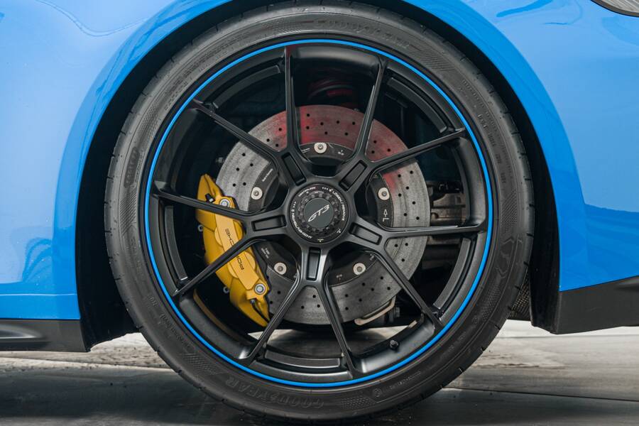 2022 911 GT3 -Carbon Buckets, Blue Stitching And Belts picture #3