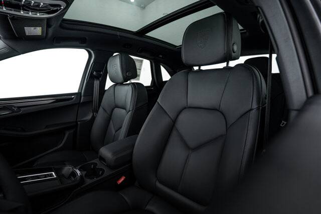 2026 Macan picture #13