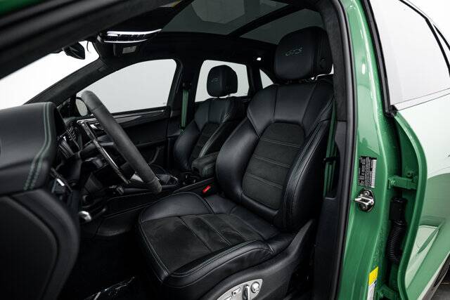 2023 Macan GTS picture #5
