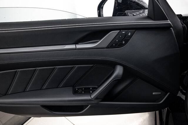 2025 911 Carrera S picture #15