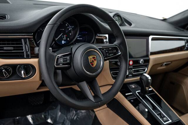 2026 Macan picture #15