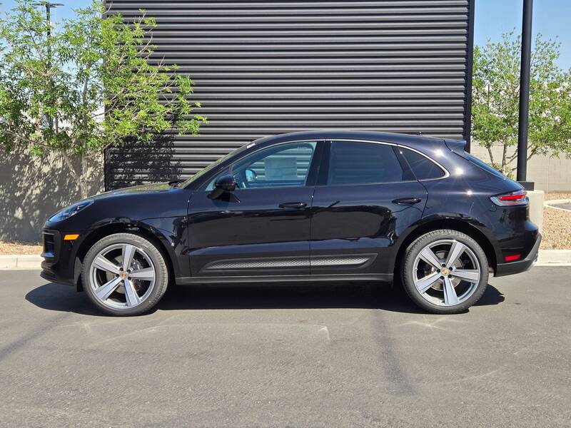 2025 Macan picture #2