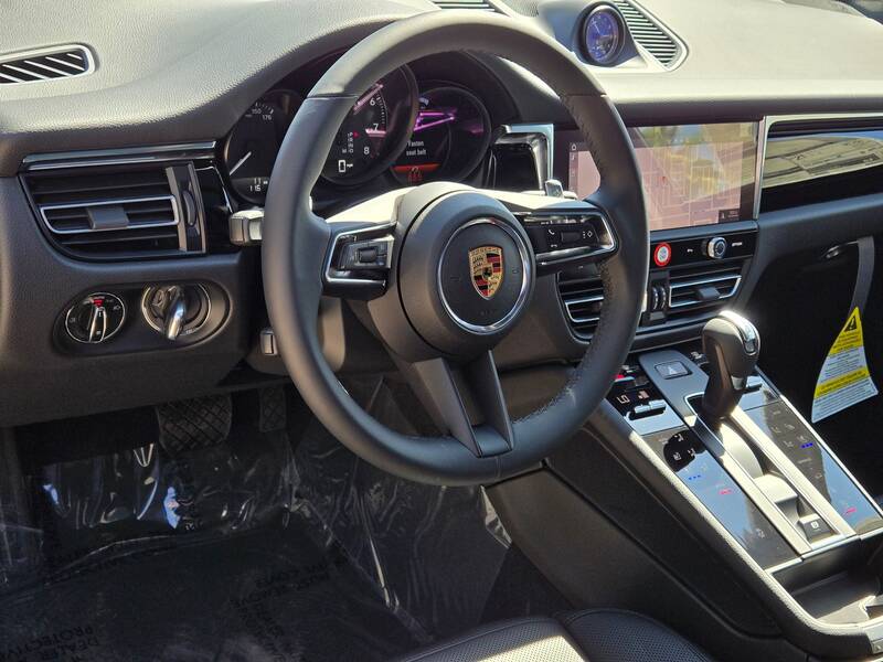 2025 Macan picture #4