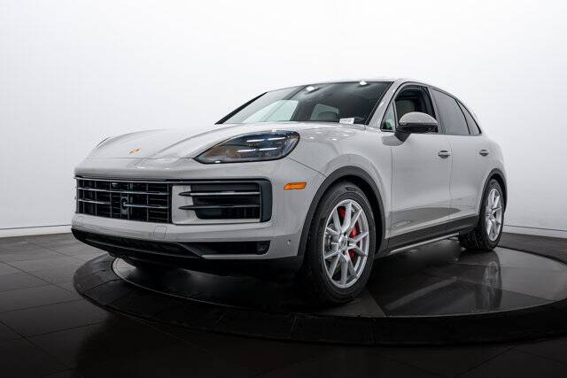 2025 Cayenne S picture #1