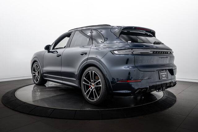 2025 Cayenne GTS picture #3