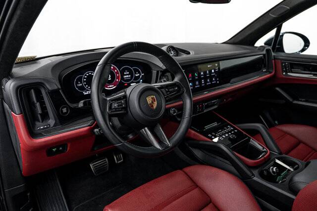 2025 Cayenne GTS picture #4