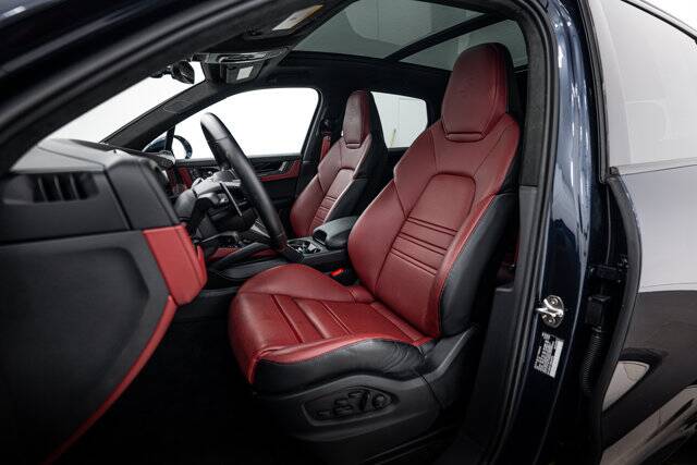 2025 Cayenne GTS picture #5