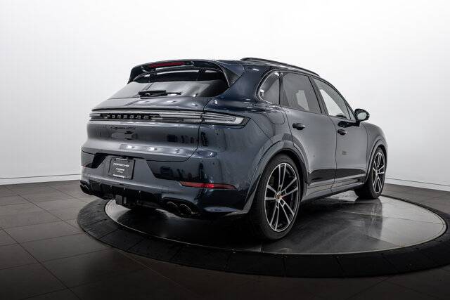 2025 Cayenne GTS picture #7