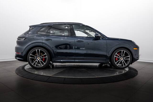 2025 Cayenne GTS picture #8