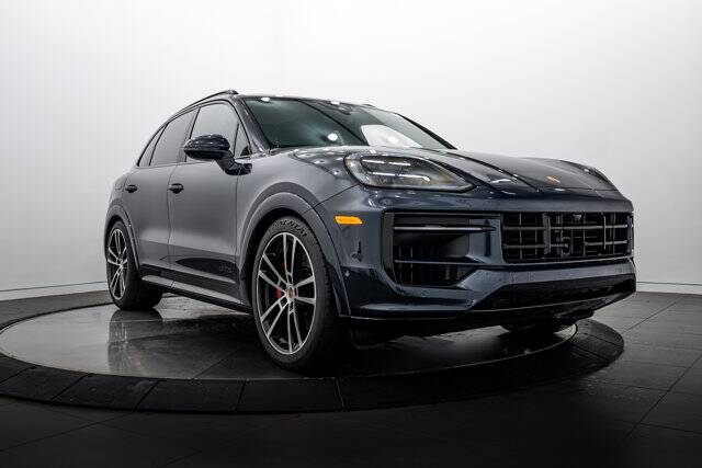 2025 Cayenne GTS picture #9