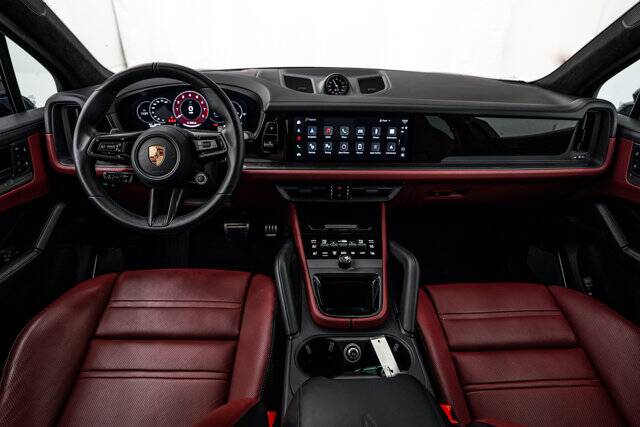 2025 Cayenne GTS picture #12