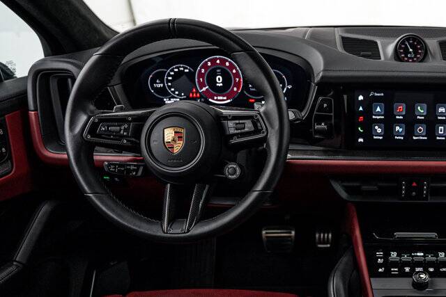 2025 Cayenne GTS picture #13