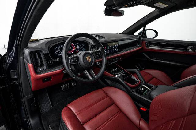 2025 Cayenne GTS picture #14