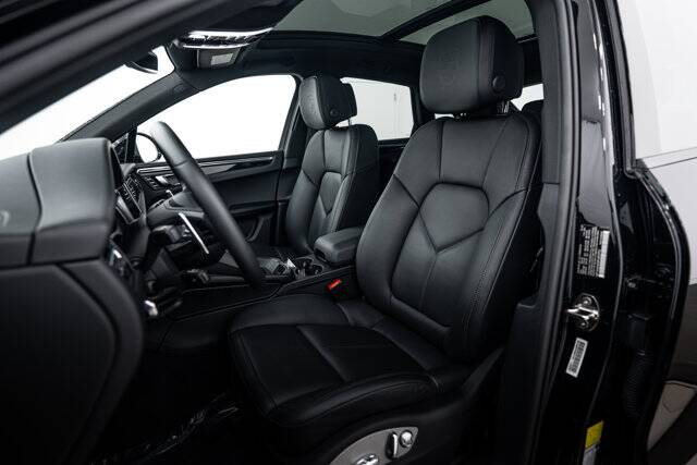 2023 Macan picture #5