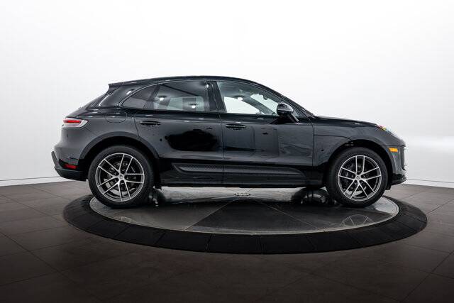 2023 Macan picture #8