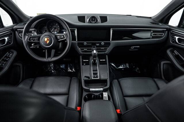 2023 Macan picture #12